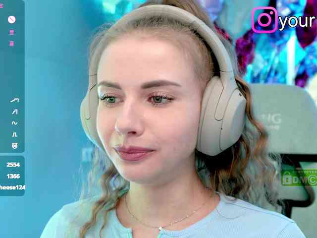 VikkiExtraCheese webcam