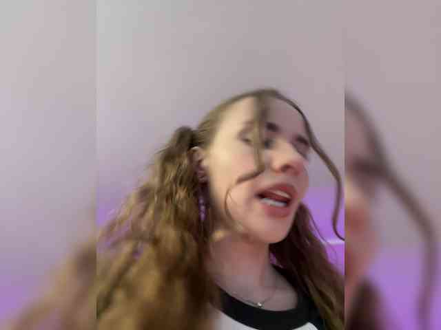 VikkiExtraCheese webcam