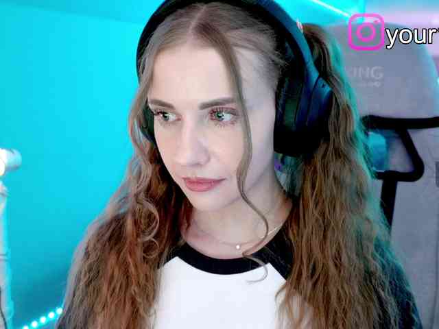 VikkiExtraCheese webcam