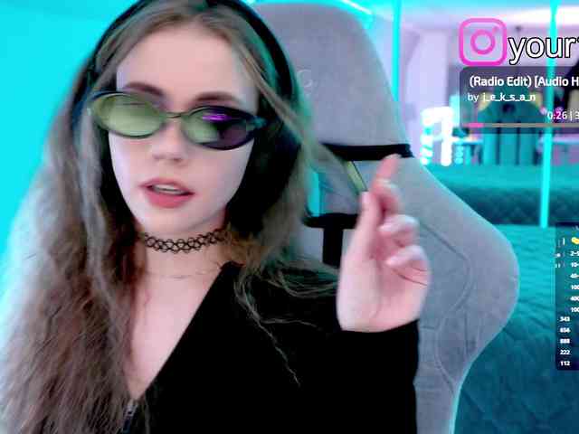 VikkiExtraCheese webcam