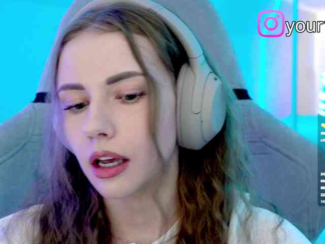 VikkiExtraCheese webcam