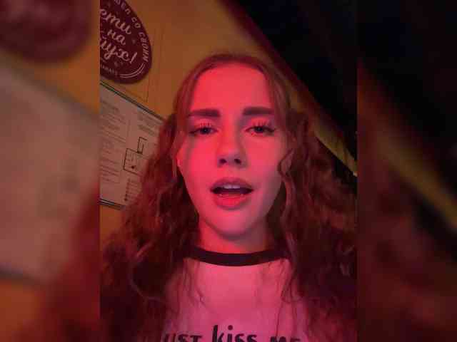 VikkiExtraCheese webcam