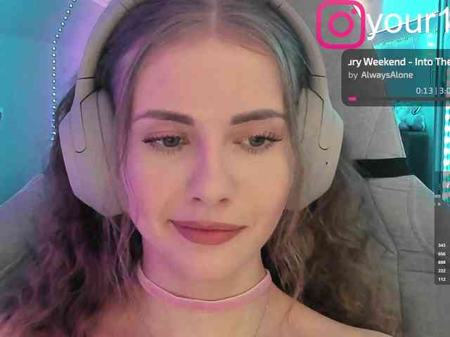 VikkiExtraCheese webcam