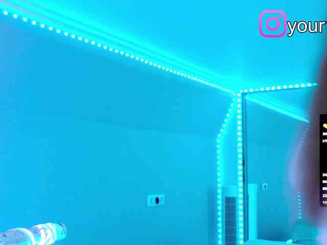 VikkiExtraCheese webcam