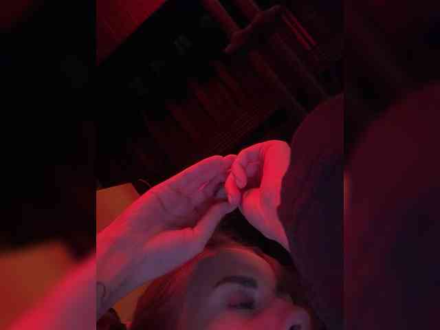 VikkiExtraCheese webcam