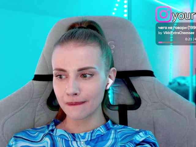VikkiExtraCheese webcam