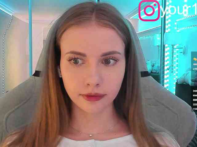 VikkiExtraCheese webcam