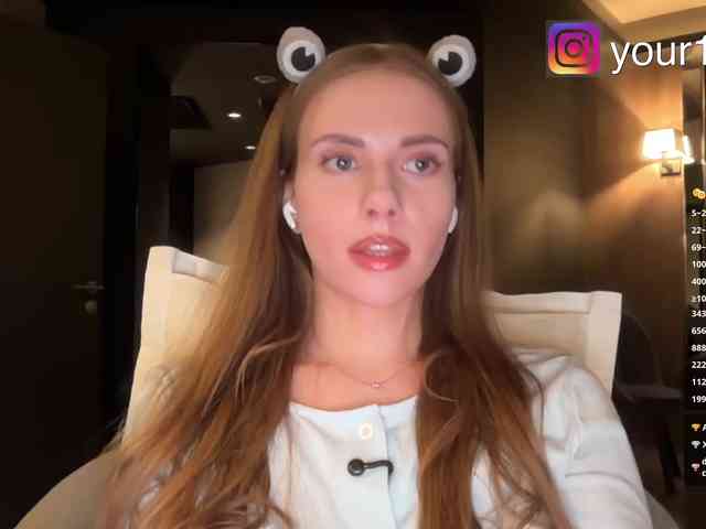 VikkiExtraCheese webcam