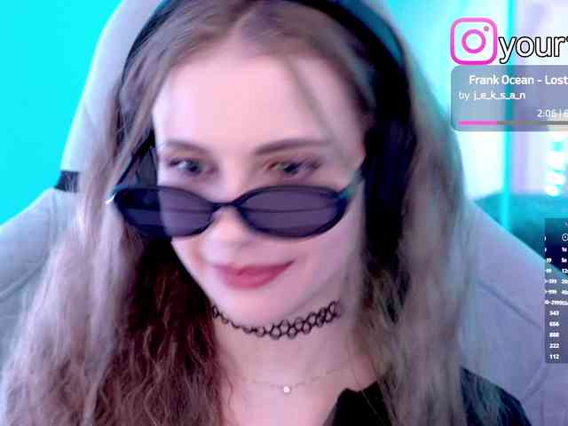 VikkiExtraCheese webcam