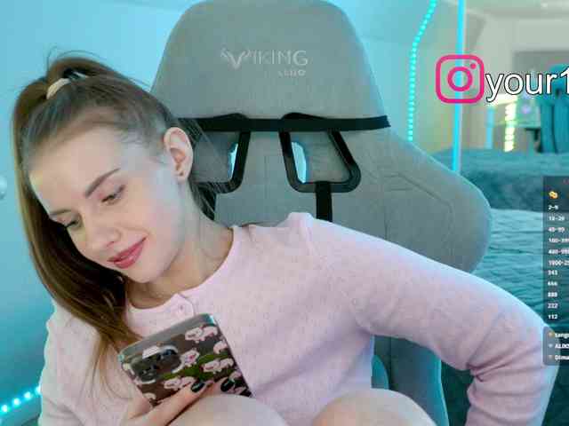 VikkiExtraCheese webcam