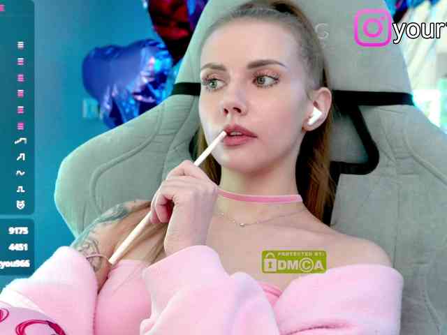 sexy chat room -VikkiL0vesCheese-