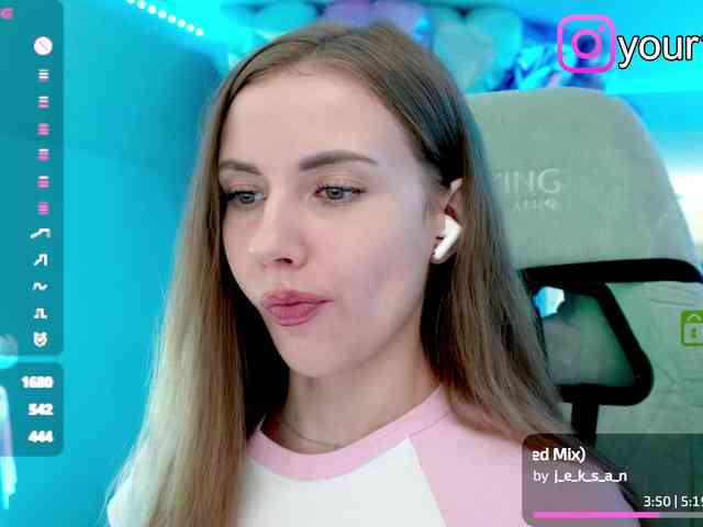 VikkiExtraCheese webcam