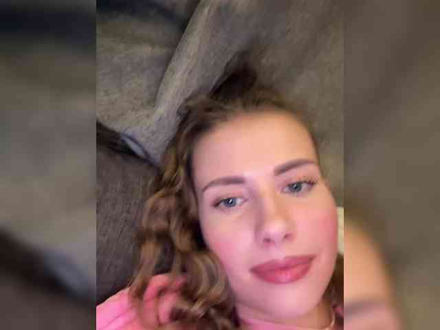 VikkiExtraCheese webcam