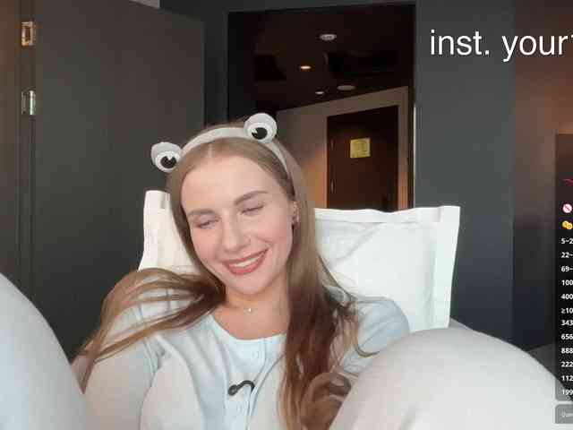 VikkiExtraCheese webcam