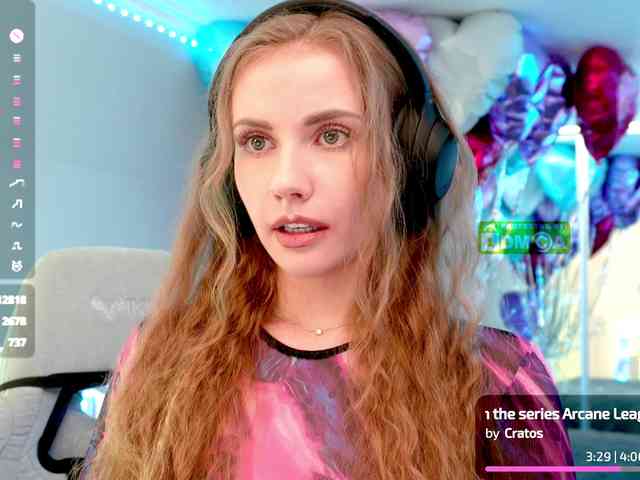 real web cam show -VikkiL0vesCheese-