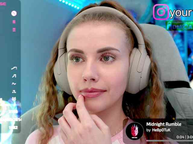 VikkiExtraCheese webcam