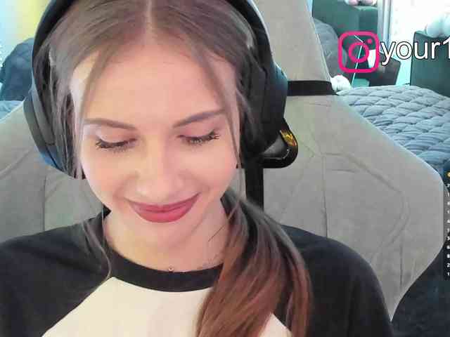 -VikkiL0vesCheese- -VikkiL0vesCheese-