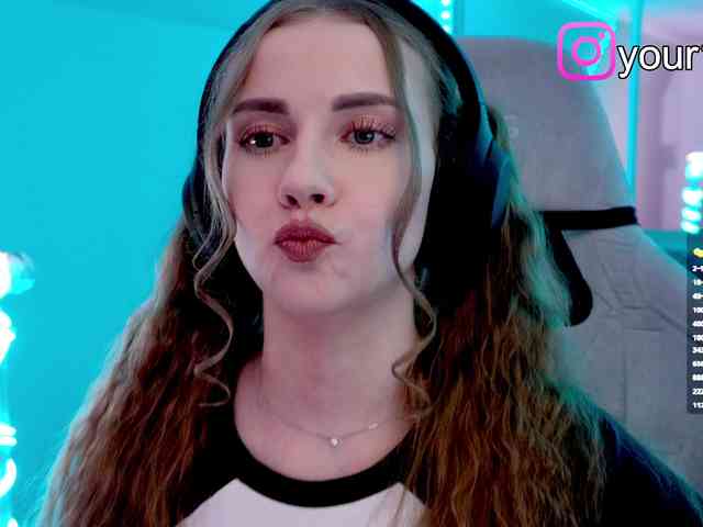 VikkiExtraCheese webcam