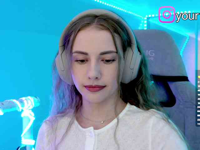 VikkiExtraCheese webcam