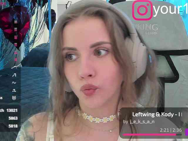 VikkiExtraCheese webcam