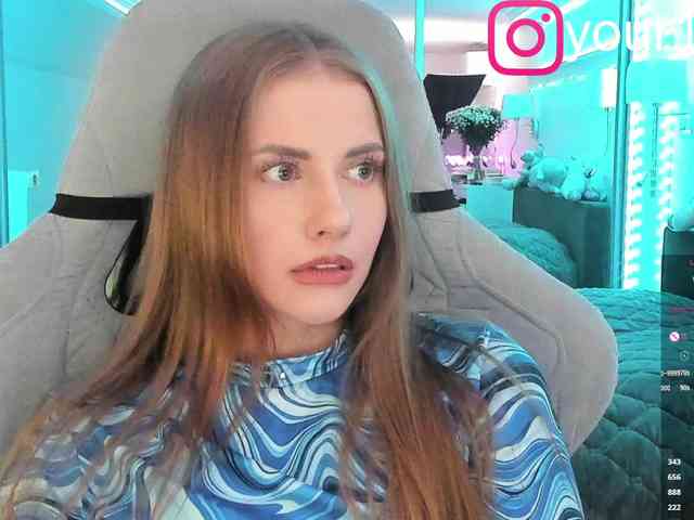 VikkiExtraCheese webcam