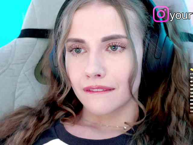 VikkiExtraCheese webcam