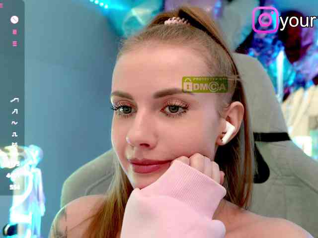 VikkiExtraCheese webcam