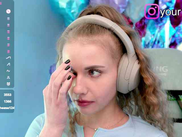 VikkiExtraCheese webcam