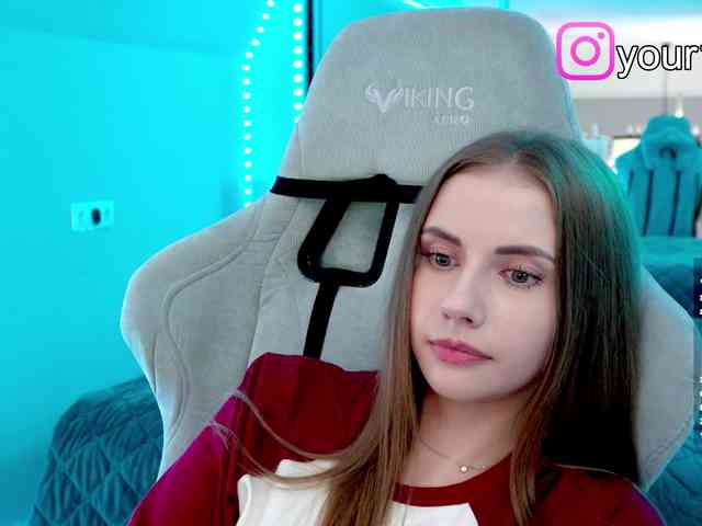 -VikkiL0vesChees... Live Webcam on BongaCams
