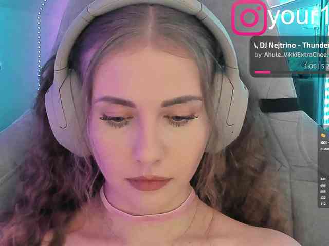 VikkiExtraCheese webcam