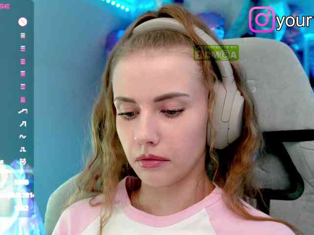 VikkiExtraCheese webcam