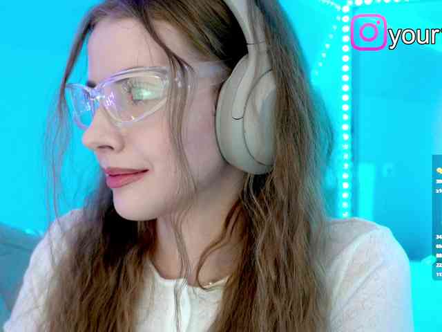 VikkiExtraCheese webcam