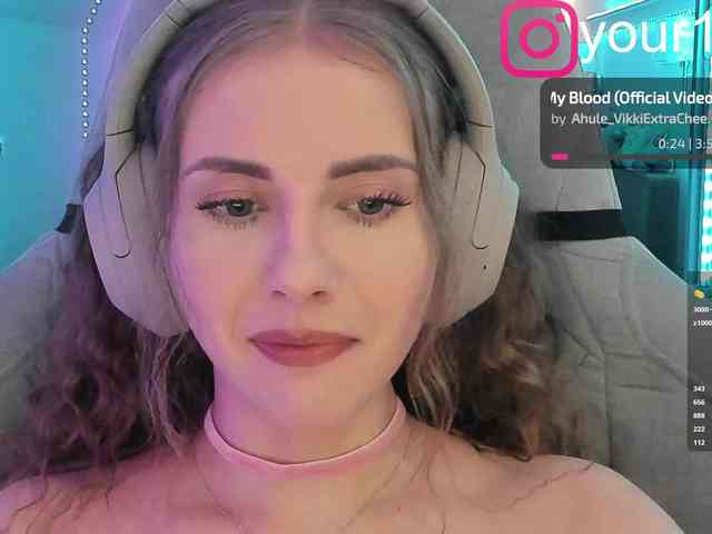 VikkiExtraCheese webcam
