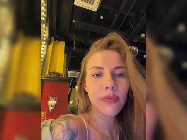 VikkiExtraCheese webcam