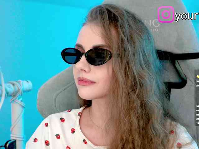 VikkiExtraCheese webcam