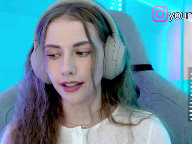 VikkiExtraCheese webcam