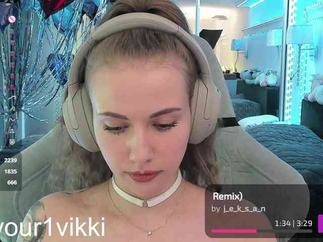 -VikkiL0vesChees... Live Webcam on BongaCams