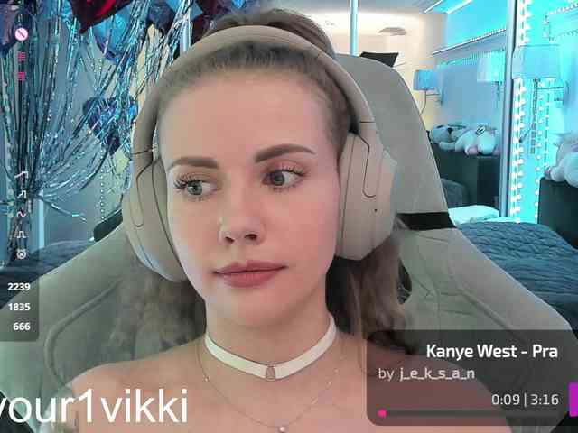 -VikkiL0vesChees... Live Webcam on BongaCams