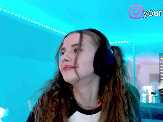 VikkiExtraCheese webcam