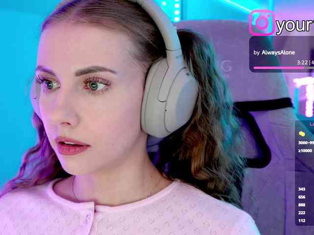 -VikkiL0vesChees... Live Webcam on BongaCams