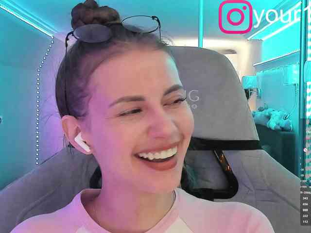 VikkiExtraCheese webcam