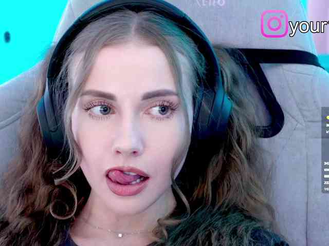 VikkiExtraCheese webcam