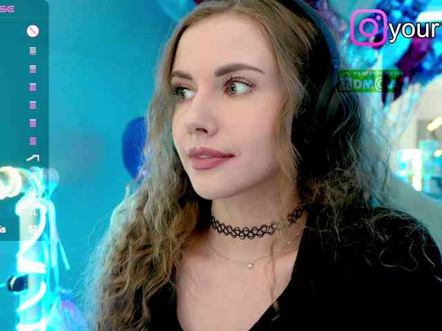 VikkiExtraCheese webcam