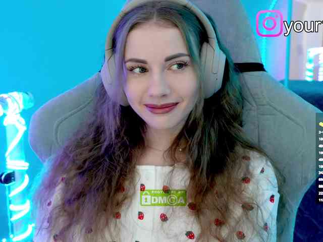VikkiExtraCheese webcam
