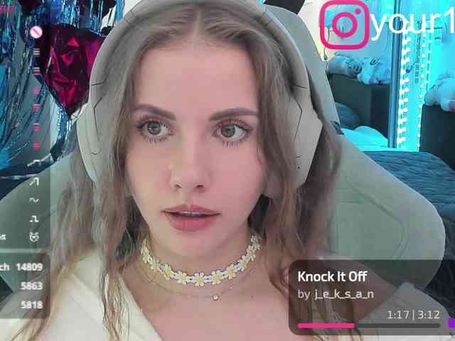 VikkiExtraCheese webcam