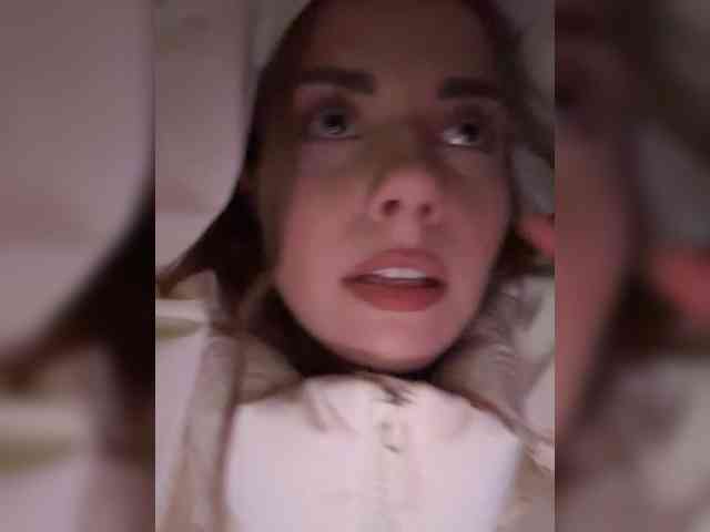 VikkiExtraCheese webcam