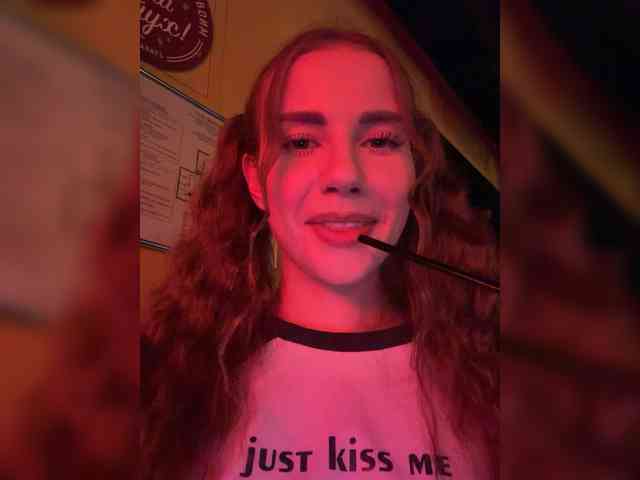 VikkiExtraCheese webcam