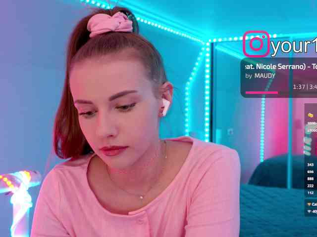 VikkiExtraCheese webcam