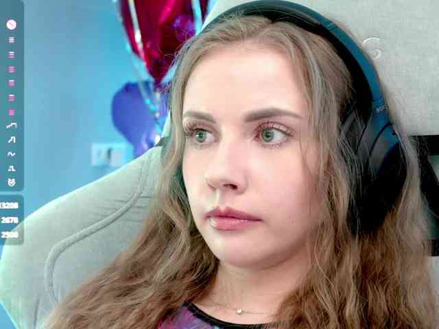 VikkiExtraCheese webcam
