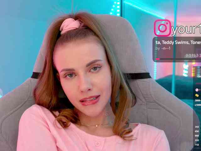 VikkiExtraCheese webcam